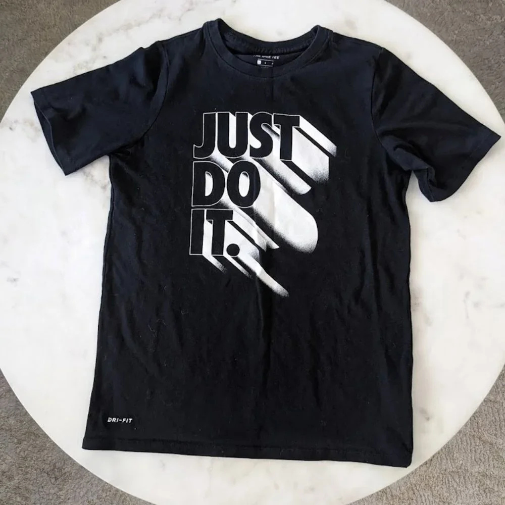 Nike Dri-FIT T-Shirt Black Graphic Print Size L - Used